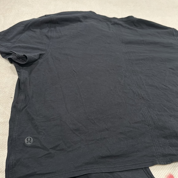 Lululemon - Picture 2 of 4